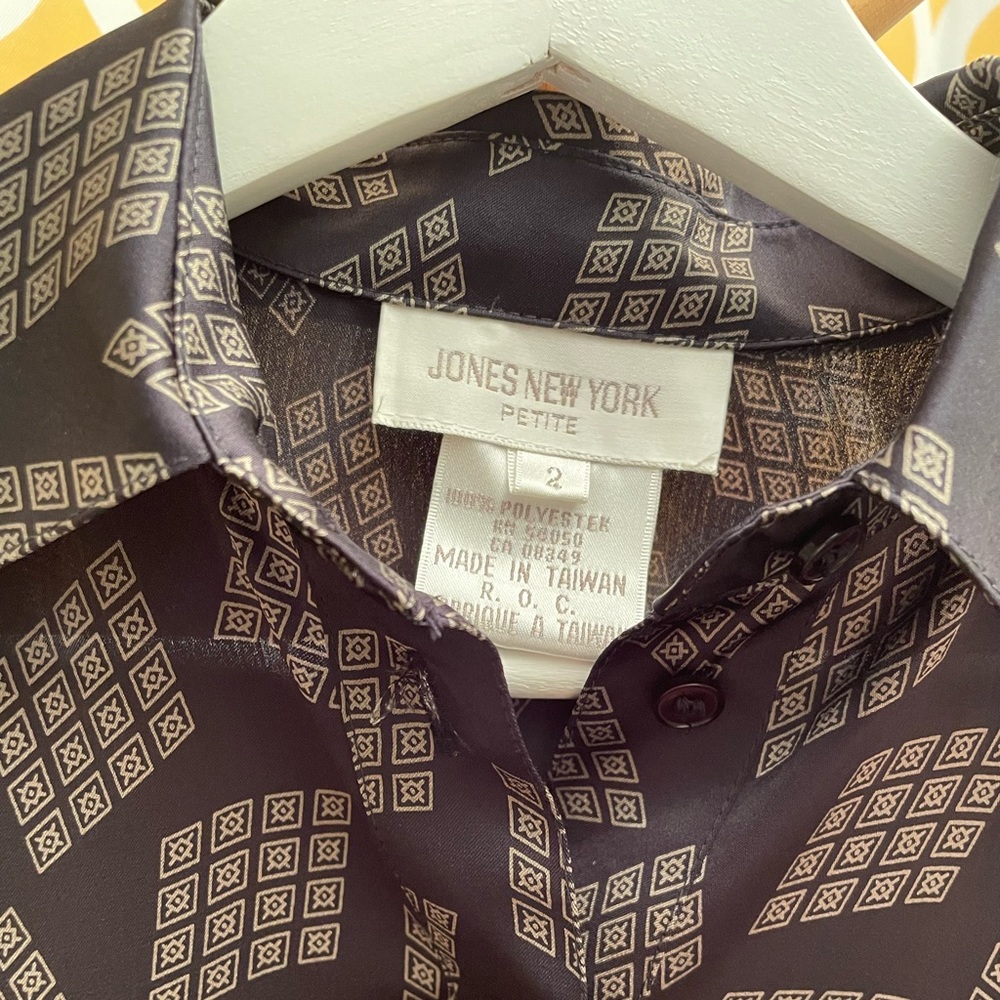 Chic Patterned Blouse - Picture 3 of 3